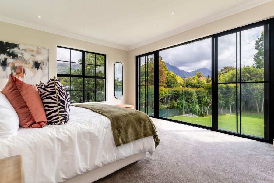5 Bedroom Property for Sale in Constantia Western Cape